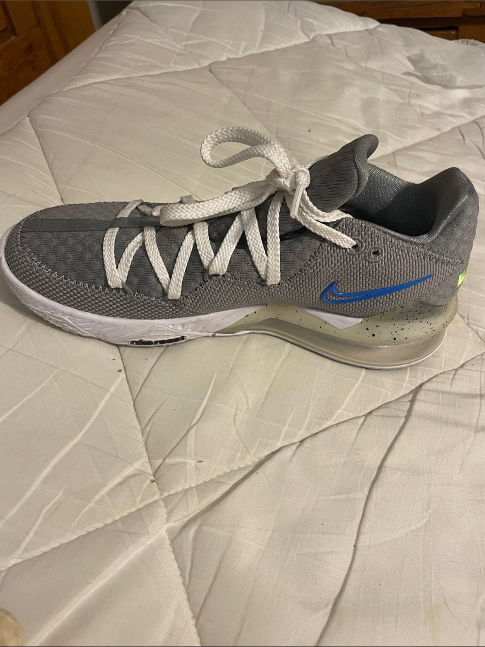 Men’s Nike LeBron 17 Low Particle Gray White with Blue and White lSwoosh